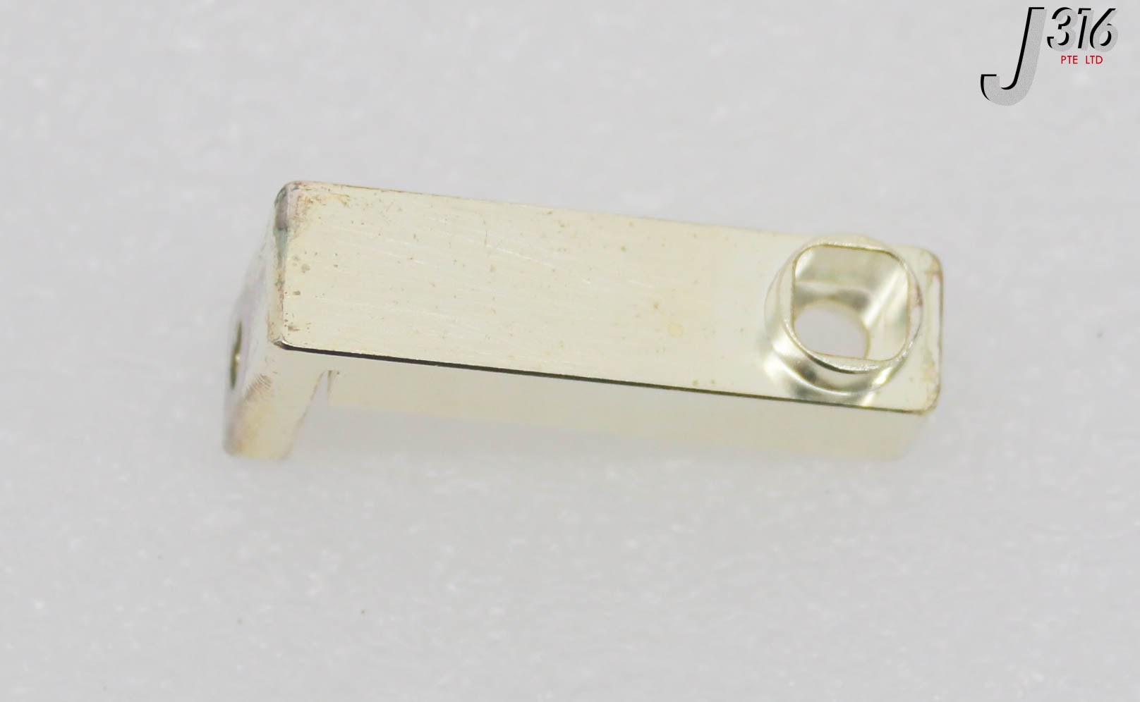2️⃣ 通常 C3423 APPLIED MATERIALS BAR RF CONNECTOR .125L SHLDR VECTRA IMP
